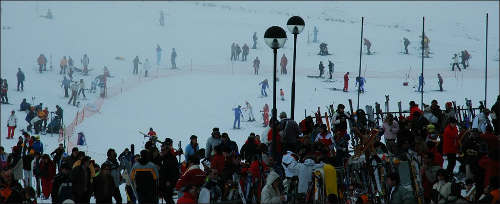 07-Crowd.jpg