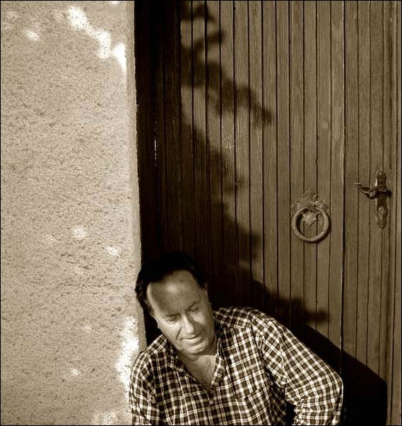 29-Stavros-at-the-door2.jpg