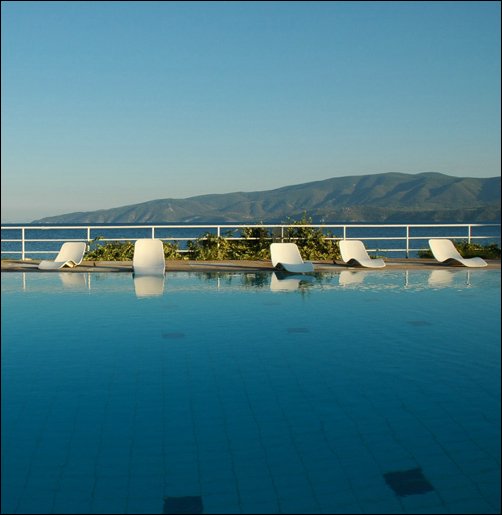 16-kalamaki-beach-hotel.JPG